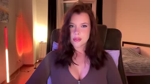 Snapshot of bitter_moon chatting on 09.21.25 Ann Braslowsky online show from 09.21.25