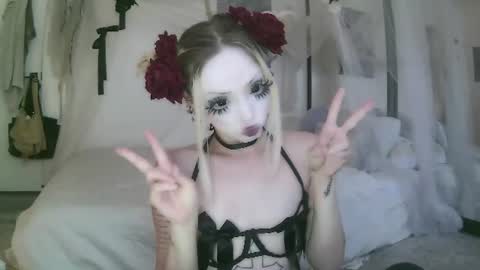 Snapshot of bl0odsyring3 chatting on 06.15.26 vampire fang online show from 06.15.26