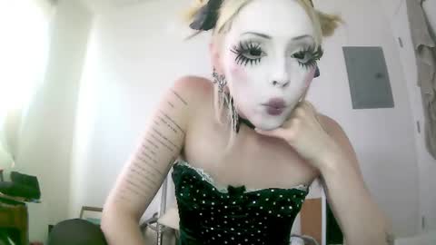 Snapshot of bl0odsyring3 chatting on 06.19.26 vampire fang online show from 06.19.26