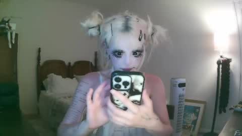 Snapshot of bl0odsyring3 chatting on 07.09.26 vampire fang online show from 07.09.26