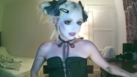 Snapshot of bl0odsyring3 chatting on 07.11.26 vampire fang online show from 07.11.26