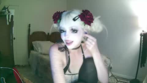 Snapshot of bl0odsyring3 chatting on 07.17.26 vampire fang online show from 07.17.26