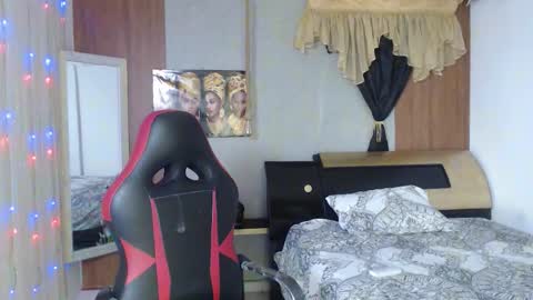 Snapshot of black_king_241 chatting on 10.15.25 black_king_241 online show from 10.15.25