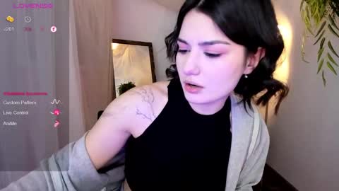 Snapshot of black_pant3r chatting on 03.07.25 Mon Mon online show from 03.07.25