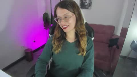 Snapshot of blackberry_s chatting on 12.17.25 Sophie online show from 12.17.25