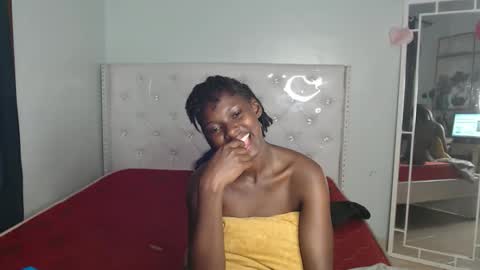 Snapshot of blackmelaninqueen chatting on 10.11.25 Cleo online show from 10.11.25