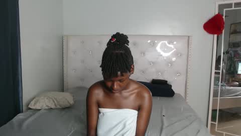 Snapshot of blackmelaninqueen chatting on 02.12.26 Cleo online show from 02.12.26