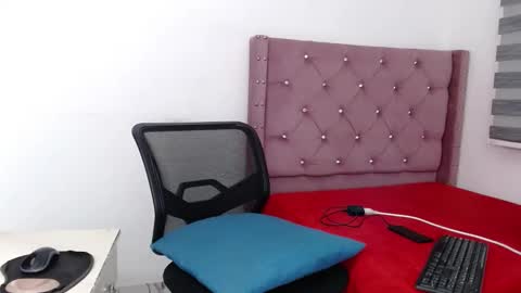 Snapshot of blacknikes chatting on 12.19.25 Twtter 1MikeBeckford Onlyfns beckfordmike online show from 12.19.25