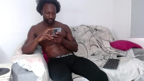 Snapshot of blacknikes chatting on 02.09.26 Twtter 1MikeBeckford Onlyfns beckfordmike online show from 02.09.26