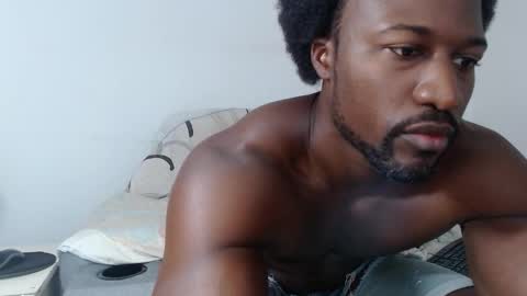 Snapshot of blacknikes chatting on 02.10.26 Twtter 1MikeBeckford Onlyfns beckfordmike online show from 02.10.26