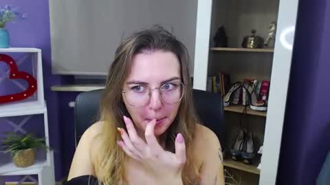 Z O E Y online show from 12.12.24