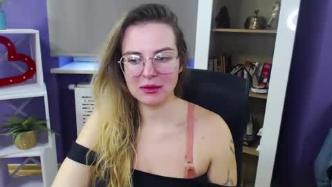 Z O E Y online show from 12.12.24