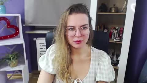 Z O E Y online show from 12.18.24