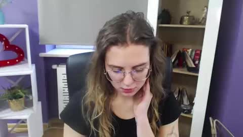 Z O E Y online show from 01.21.25