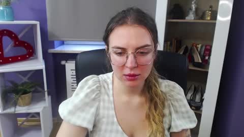 Z O E Y online show from 01.30.25