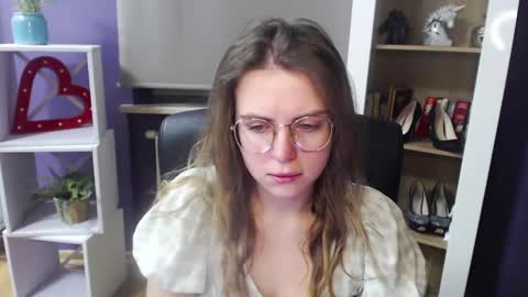 Z O E Y online show from 02.18.25