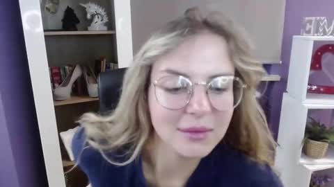 Z O E Y online show from 09.19.25