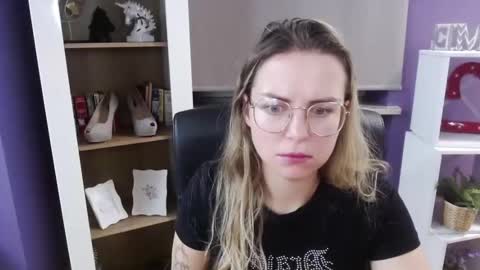 Z O E Y online show from 10.01.25