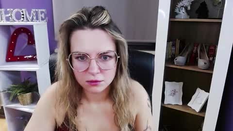 Z O E Y online show from 12.04.25