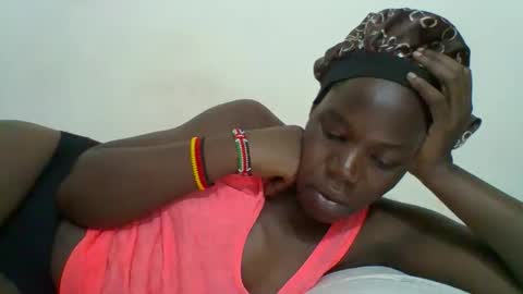 Snapshot of blacksexygal chatting on 04.19.26 SARAH online show from 04.19.26