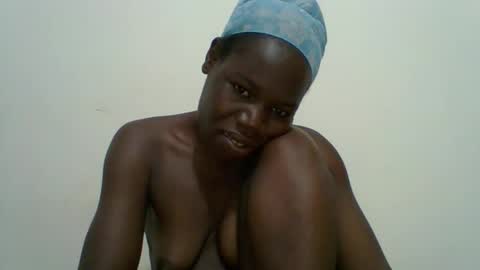 Snapshot of blacksexygal chatting on 04.26.26 SARAH online show from 04.26.26