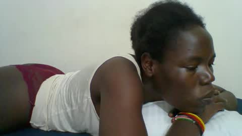 Snapshot of blacksexygal chatting on 04.26.26 SARAH online show from 04.26.26