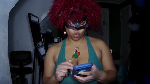 Queen Siren online show from 12.14.24