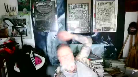 Snapshot of blindsurfer780299 chatting on 12.02.25 blindsurfer780299 online show from 12.02.25