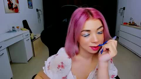 Nicole online show from 12.04.24