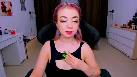 Nicole online show from 01.14.25