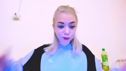 Nicole online show from 02.24.25