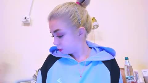 Nicole online show from 02.25.25