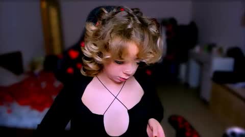 Snapshot of blinkofeyess chatting on 02.25.26 Nicole online show from 02.25.26