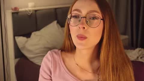 Snapshot of blissence chatting on 09.08.25 LiLy online show from 09.08.25