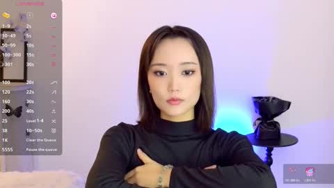 Snapshot of blon_kater chatting on 11.17.25 YoYo online show from 11.17.25