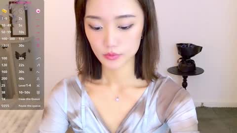 Snapshot of blon_kater chatting on 11.29.25 YoYo online show from 11.29.25