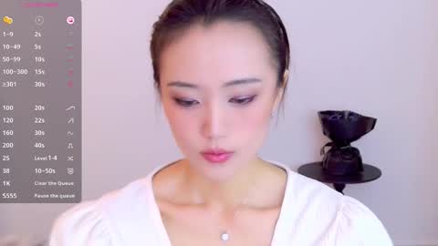 Snapshot of blon_kater chatting on 12.04.25 YoYo online show from 12.04.25