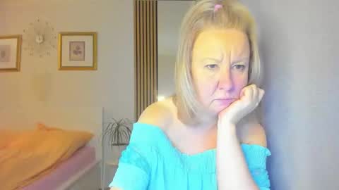 Nicole online show from 02.04.25