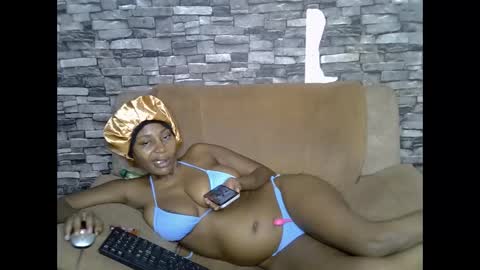 Snapshot of blonde_creamy chatting on 05.21.26 blonde_creamy online show from 05.21.26