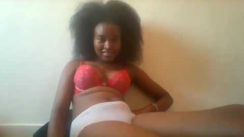 Snapshot of blondebarbiey chatting on 02.10.25 blonde online show from 02.10.25