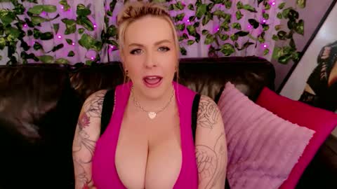 Snapshot of blondejj chatting on 01.19.26 JJ online show from 01.19.26