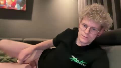 Snapshot of blondguy30 chatting on 11.22.25 Sven online show from 11.22.25