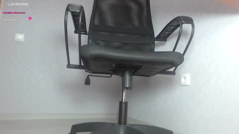 Snapshot of blondiana chatting on 01.29.25 Im Di. I smell naked even when Im dressed. online show from 01.29.25