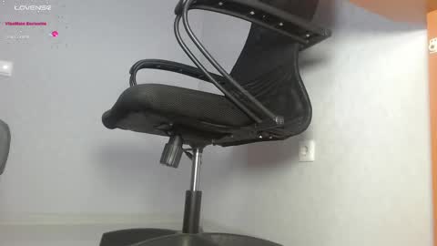 Snapshot of blondiana chatting on 03.06.25 Im Di. I smell naked even when Im dressed. online show from 03.06.25