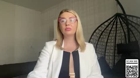 Snapshot of blondie_xoxoxo chatting on 06.11.26 blondie_xoxoxo online show from 06.11.26