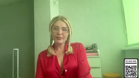 Snapshot of blondie_xoxoxo chatting on 07.17.26 blondie_xoxoxo online show from 07.17.26