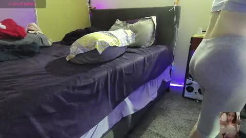 Snapshot of blondiebubblebooty chatting on 04.18.26 Bubbles online show from 04.18.26