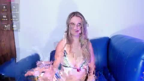 Snapshot of blondiecutee chatting on 04.28.26 blondiecutee online show from 04.28.26