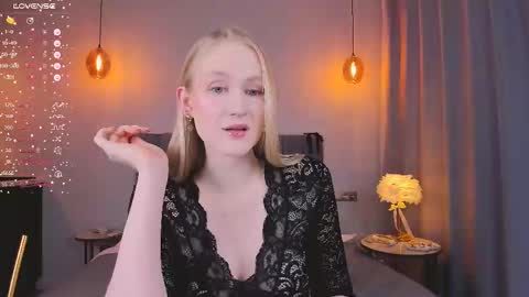 Mia online show from 02.28.25