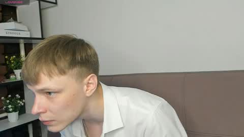 Snapshot of blondvibe chatting on 04.23.26 Alik online show from 04.23.26